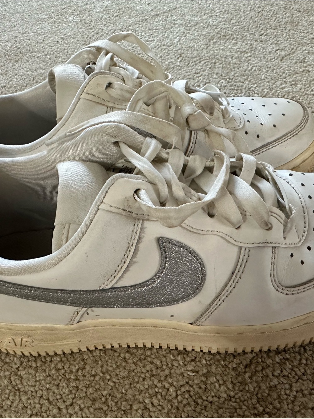 Nike White Low-Top Sneakers with Subtle Tone Swoosh